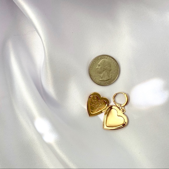 💕last one Heart Locket Huggie Earrings - Picture 4 of 7